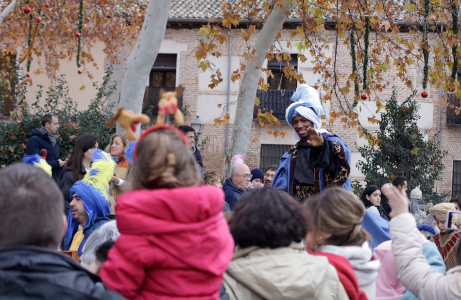 rey baltasar saluda alcala de henares diocesis palacio