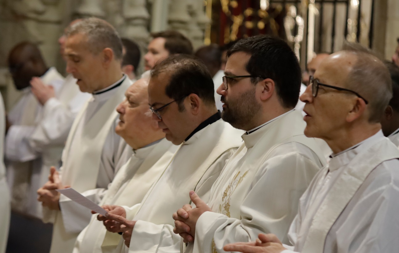 sacerdotes diocesis alcala misa crismal 2024