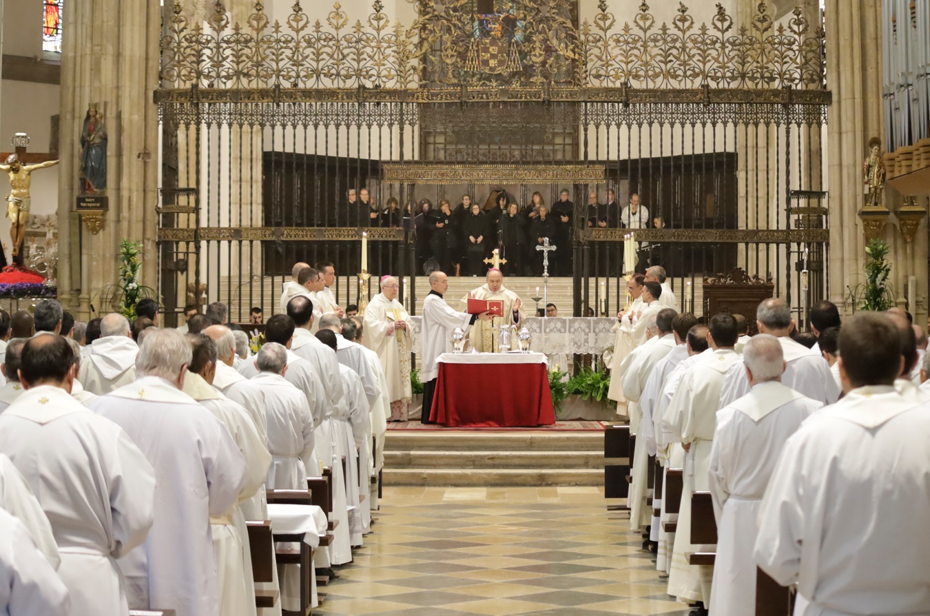 santos oleos 2024 diocesis alcala obispo misa crismal